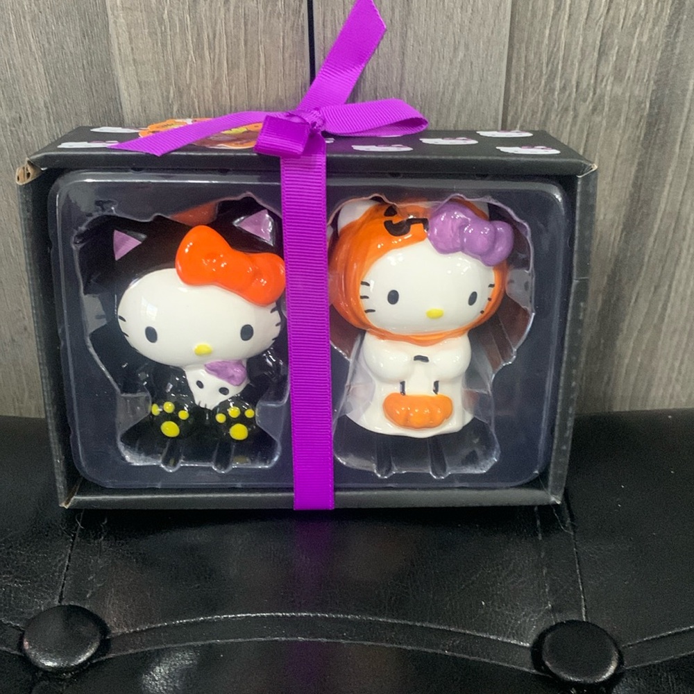 New Blue Sky Clayworks Halloween Hello Kitty Cat & Pumpkin Salt & Pepper Shakers